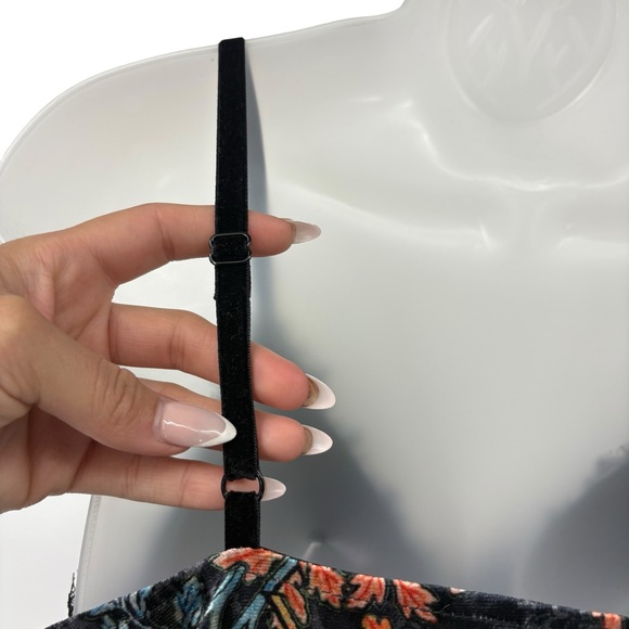 Molly Bracken Floral Lace Trim Cami Top Black Multicolor XS - Picture 5 of 9